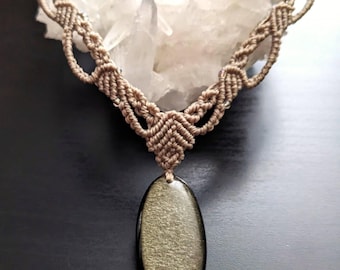 Beautiful beige macrame necklace with natural golden obsidian gemstone. Unique handcrafted creation. Lithotherapy gift for women.