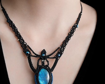 Black and blue macrame necklace with a blue labradorite natural stone cabochon – Beautiful reflections – Unique handcrafted creation