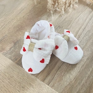 Chaussons bébé en gaze de coton fleuri beige et moutarde image 2