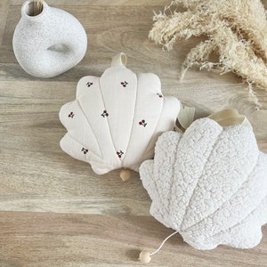 Musical shell comforter
