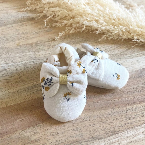 Baby slippers in beige and mustard floral cotton gauze
