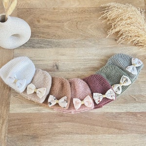 Baby wool hat with knot