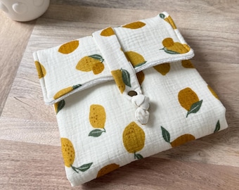 Cambiador portátil de gasa de algodón con diversos estampados de limones, flores y leopardo.
