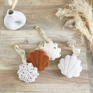Shelly pacifier clip comforter