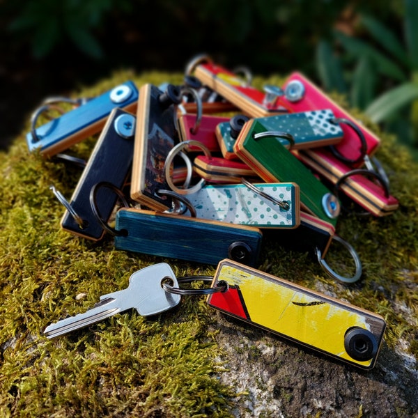Personalisierbarer Schlüsselanhänger mit Flaschenöffner aus recycelten Skateboards, handmade, recycled,aus Skateboard Holz, Unikat