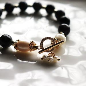 18k Gold Plated Labradorite Pearl Bracelet - Bridal & Everyday Jewelry - Healing Crystal Freshwater Pearl Gift for Her - Elyna