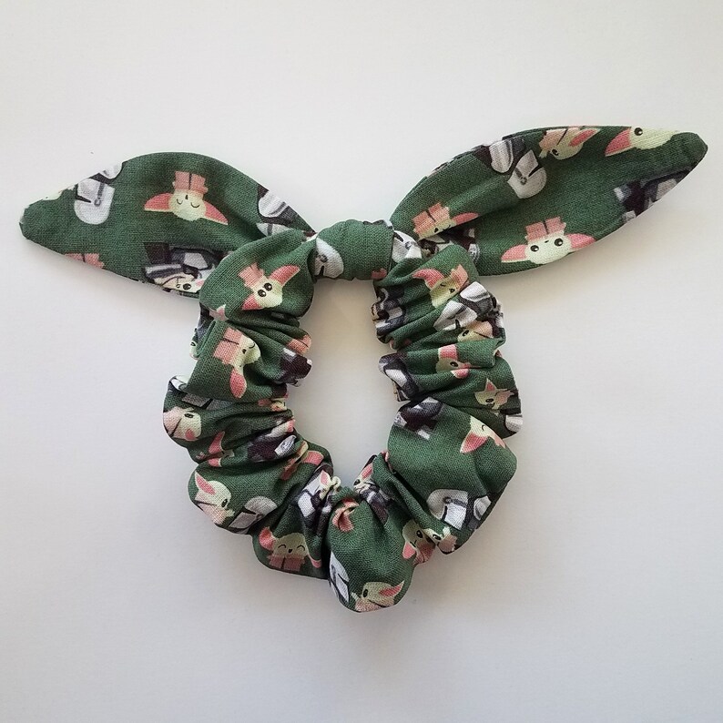 Star Wars Mandalorian Child Mandalorian Child Scrunchy Mandalorian Girls Gifts Baby Yoda Inspired Scrunchies Baby Yoda Women/'s Gifts