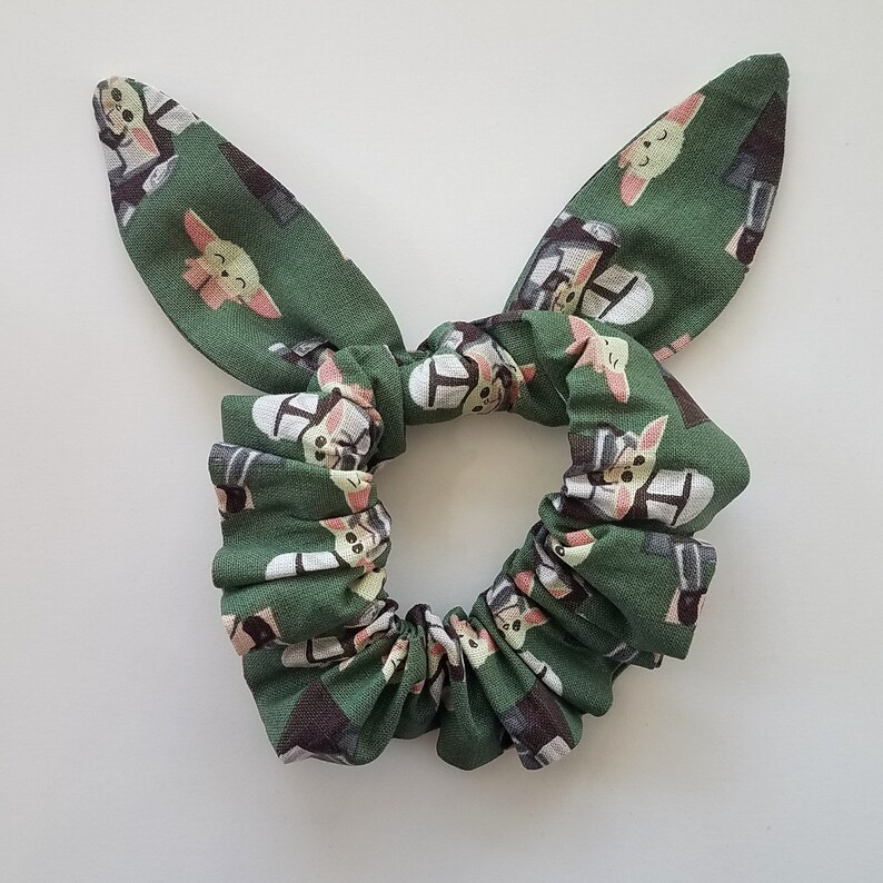 Star Wars Mandalorian Child Mandalorian Child Scrunchy Mandalorian Girls Gifts Baby Yoda Inspired Scrunchies Baby Yoda Women/'s Gifts