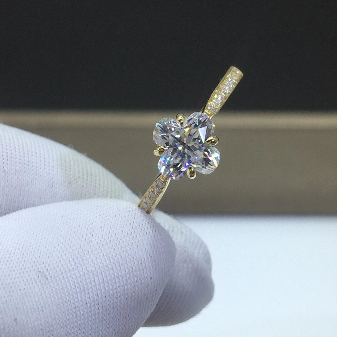 【Moissanite】Clover ring ÉCLATrou jewelry Moissanite Clover Ring: 18K White Gold Plated Sterling