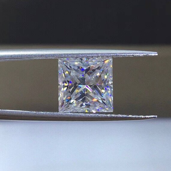 thumbnail image 2 of 3x3mm 0.15 Carat Princess Cut Loose Moissanite – Lab-Created, White (FL-VVS) 2 of 6