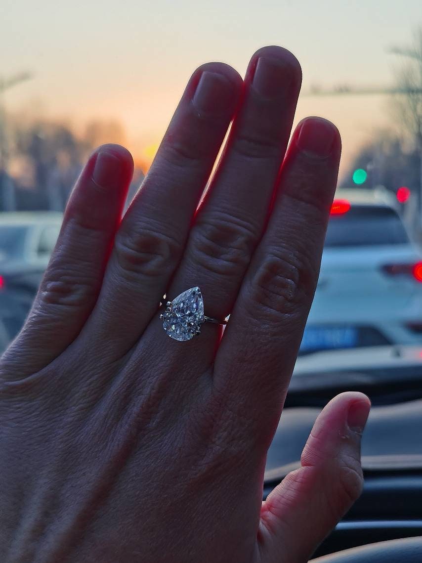 Crushed ice pear moissanite sale