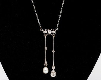 Collana in vestaglia Art Déco con diamanti e perla.