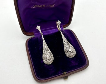 Art Nouveau platinum hanging earrings with diamonds, Spain, early 20th century