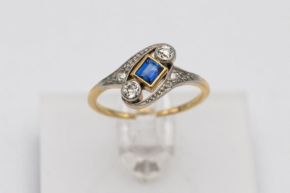 Antique gold ring with natural sapphire and diamo… - image 1