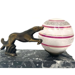 Lampada da tavolo Art Déco con figura di cane