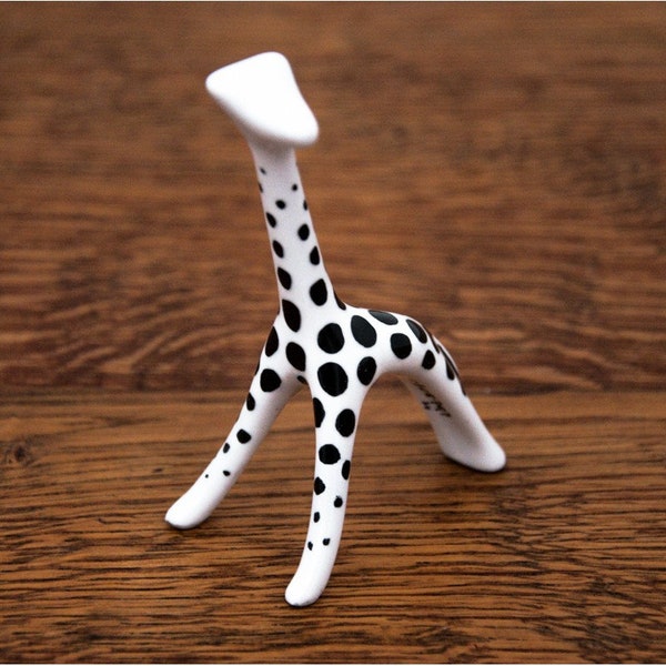 Porcelain giraffe figurine by Ćmielów, Poland, 1960s. Design by Hanna Orthwein.