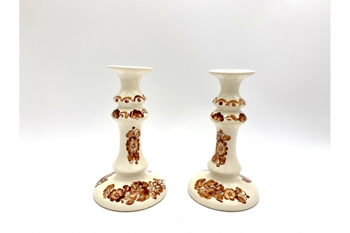 2 つのファイアンスの燭台、ヴウォツワベク、ポーランド、1960 年代