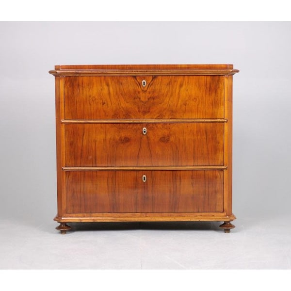 Walnut chest of drawers, Northern Europe, circa 1860.