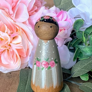 Gray Flower Girl Peg Doll/Montessori/Wooden Toys/Open Ended Play