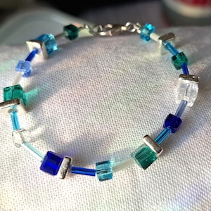 Pulsera, Pulsera de cuentas cúbicas, Pulsera de cubos, Pulsera de cuentas de vidrio, Pulsera azul, Pulsera de corazón de San Valentín.