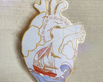 Ha regolato le sue vele / Cuore di barca a vela / Vetrofania prismatica / Acchiappasole / Cuore anatomico