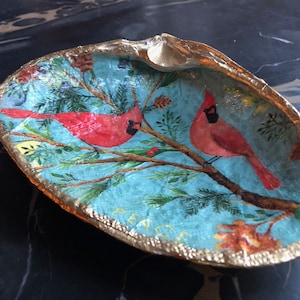 Cardinals jewelry dish; decoupage clam shell jewelry holder; trinket dish