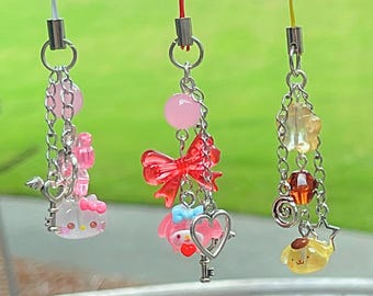 różne koralikowe zawieszki do telefonów z motywami kawaii