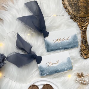 Namensschilder WINTERHOCHZEIT / personalisiert / handgeschöpft / handgemalter Aquarellverlauf und Kalligrafie / Platzkarten