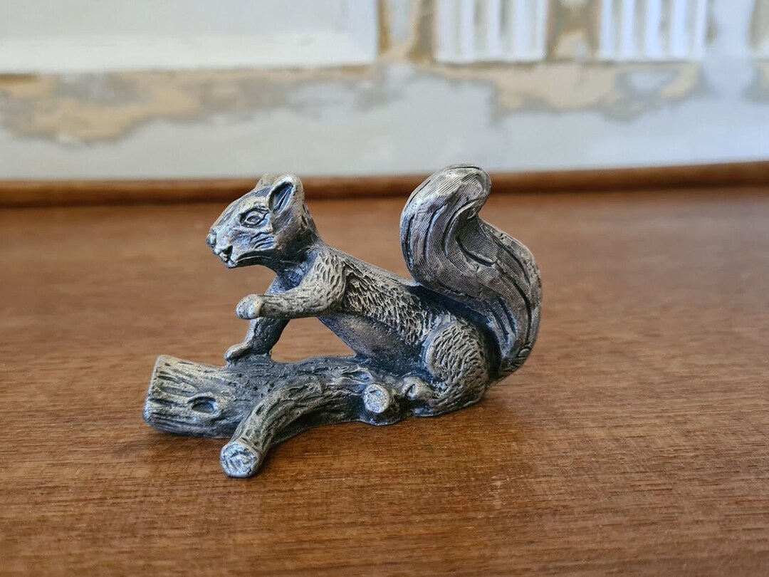 Urna Funeraria Con Ali D'Angelo In Peltro Argentato | Custode Celeste Per Ceneri Cari E Animali | Altezza 25,4 Cm