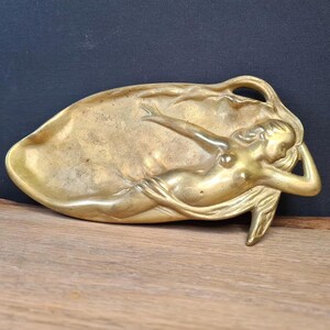 Antike Jugendstil Messing Art Nouveau Figurale Schale Frauenakt Signiert  / Schlüsselschale Schmuckschale Ringschale Visitenkartenschale