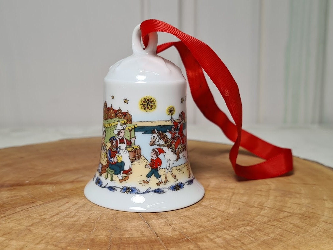 Hutschenreuther Porcelain, Set of 6 mini-bells, Collector's Items Christmas  Sonderedition