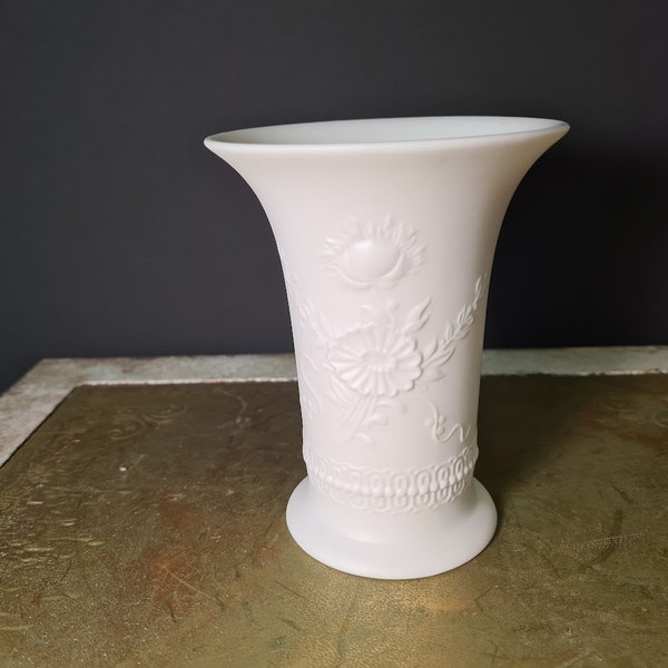 AK Kaiser Biskuit Porzellan Vase Design Manfred Frey Form 384/12 Weiß Op Art Vase Biskuitvase Porzellanvase Tischvase  Relief Dekor