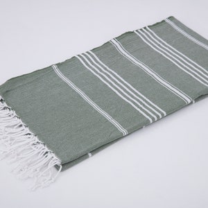 Serviette turque personnalisée, serviette de plage à séchage rapide, serviette de bain turc vert foncé, serviette en gros, cadeau de demoiselle d'honneur, serviette de piscine EVJF image 3