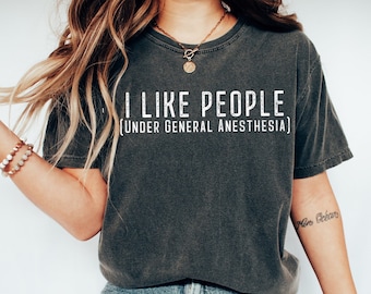 Niedliches Doktor Shirt, Arzt Geschenk, ich mag Menschen unter Vollnarkose Shirt, Geschenk für Arzt, Geschenk für Krankenschwester, Arzt für Tshirt, Chirurg Tee