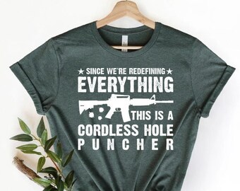 Da wir alles neu veredeln, ist dies ein Cordless Hole Puncher, Pistolen Gun Shirt, Top Gun Shirt, Waffen Liebhaber Shirt, Lustige PistolenHemden