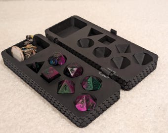 Zestaw kości D&D i pudełko na miniaturki
