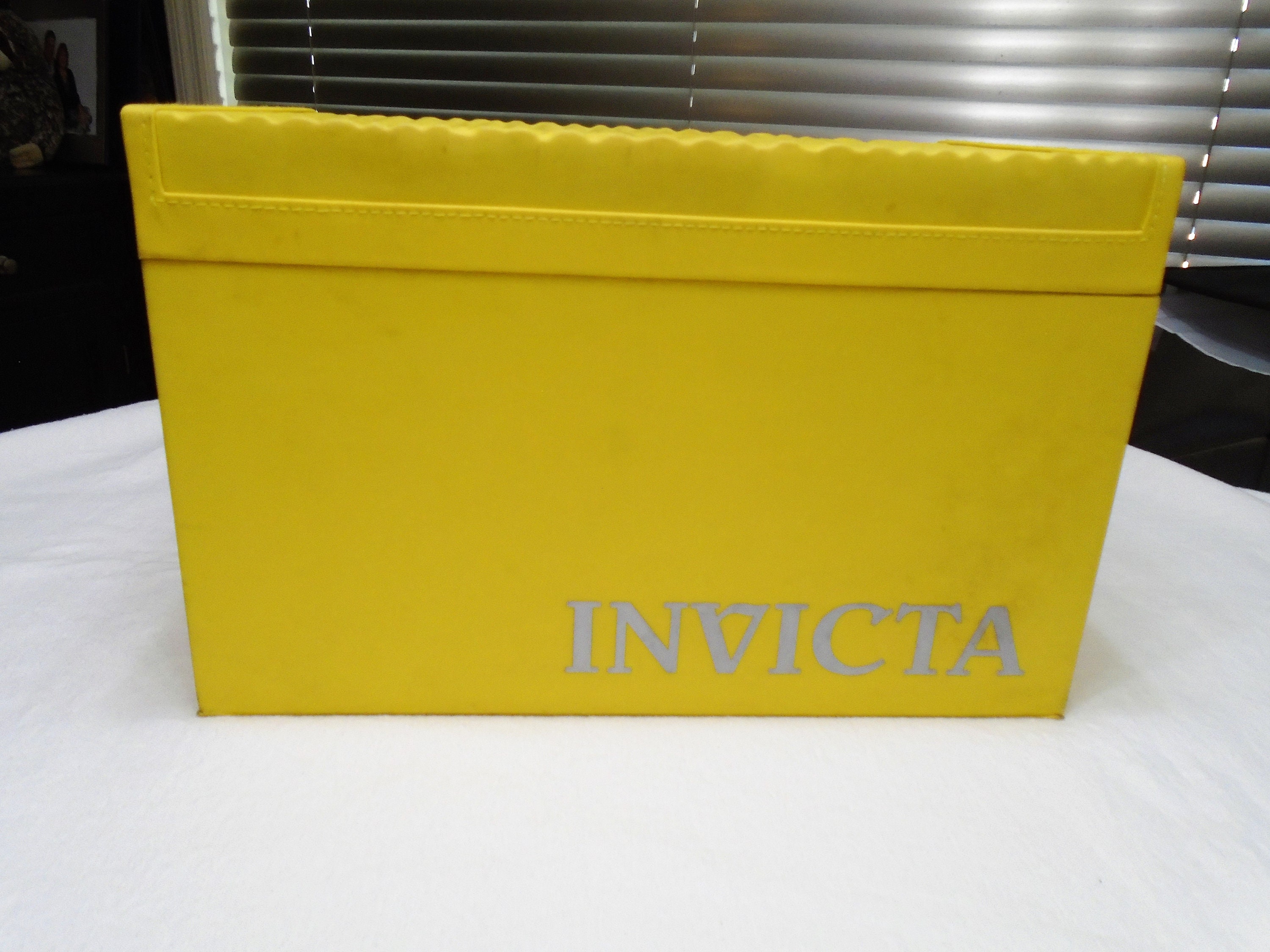 Invicta watch deals case 20 slot
