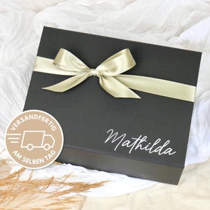 Personalisierte Geschenkbox mit Namen – Geschenkbox Hochzeit, Taufe, Geburt, Geburtstag – Geschenk individuell personalisiert in Schwarz