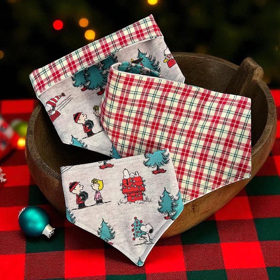 Reversible Christmas Dog Bandana/Snap on Bandana/Cartoon Beagle Holiday Time