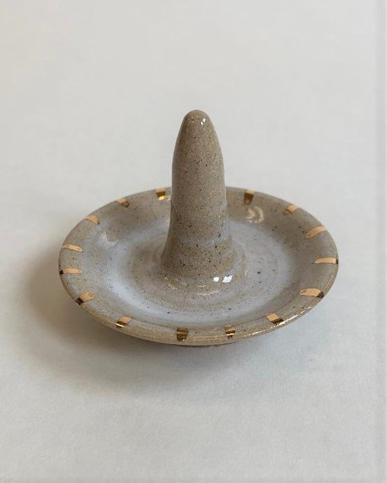 Ring Catch with Gold Luster Detail