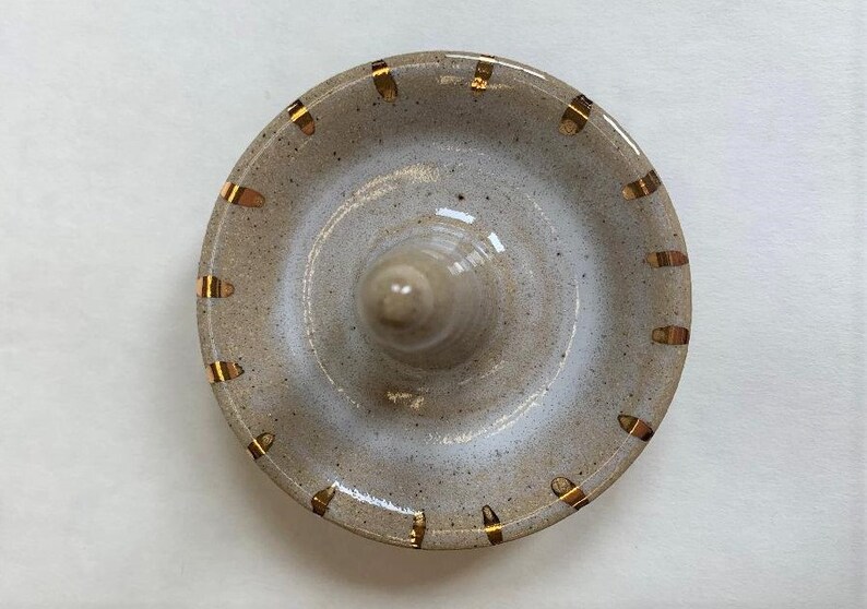 Ring Catch with Gold Luster Detail