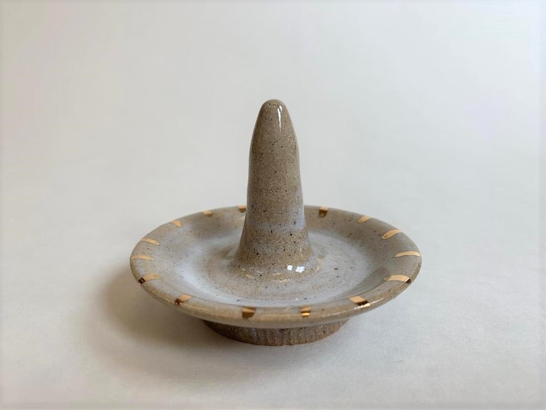 Ring Catch with Gold Luster Detail