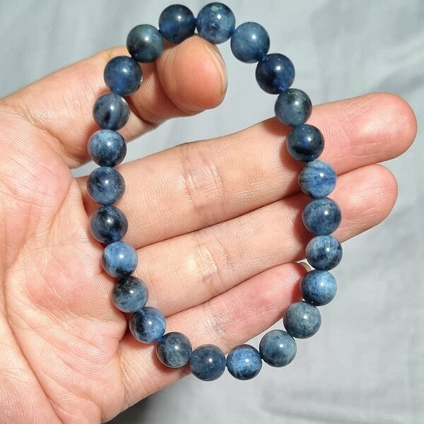 Blue Devil Aquamarin 7+MM, Biotit in Aquamarin, Natur