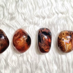 Sardonyx Agate Palmstone, Silk Agate