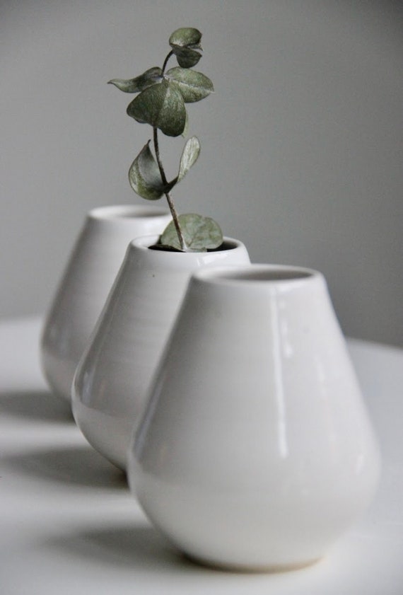 White Ceramic Bud Vase Small Handmade Flower Vase Modern Minimalist Pottery  Boho Home Decor Air Plant Holder Gift Party Favor - Etsy