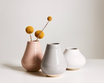 Knospe Vasen-Set | Keramik Vase | 3er Set | Rosa, Grau, Weiß | Handgemachte Kleine Blumenvase | Luftpflanzenhalter | Modernes minimalistisches Dekor