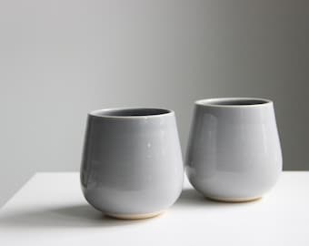 Großer handgemachter grauer Keramik-Becher | 16oz Tasse No Henkel Grau | Keramik Weinglas | Keramik Tasse | Modernes Bauernhaus | Minimalistische Keramik