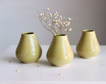Vase à bourgeons en céramique fait à la main | Vase vert | Petit vase à fleurs | Décoration intérieure minimaliste moderne | Support d’usine d’air | Mini Vase | Vase en céramique