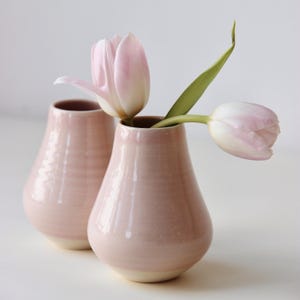 Vaso pequeno de cerâmica rosa feito à mão | Vaso de flores pequeno em cerâmica | Suporte para plantas aéreas | Decoração moderna e minimalista para casa | Vaso de cerâmica | Estilo boho | Presente