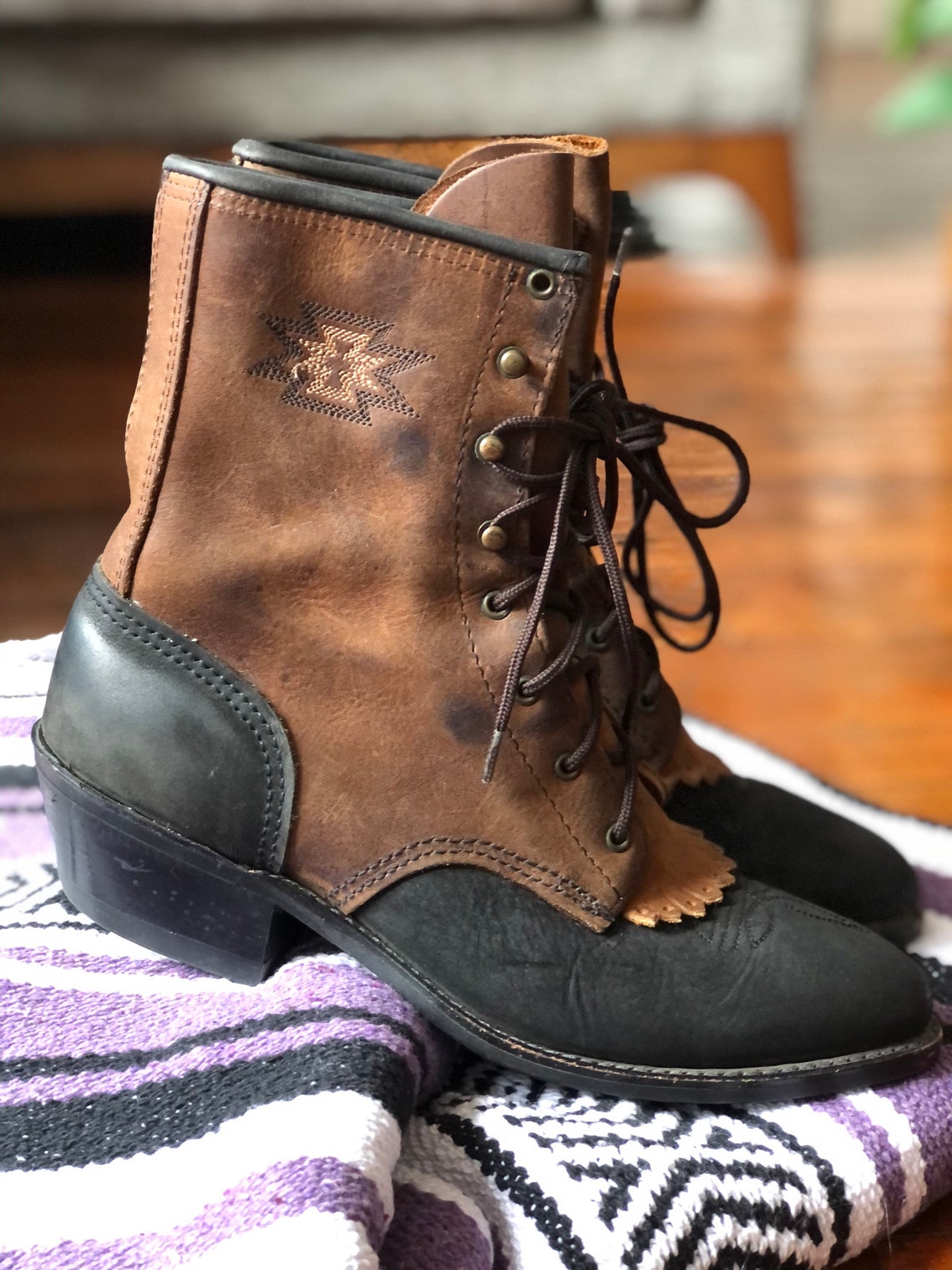 lace up ropers